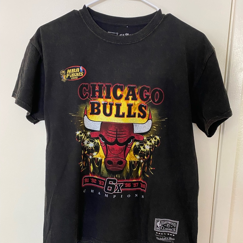 Mitchell & Ness Black Chicago Bulls Short Sleeve Tee